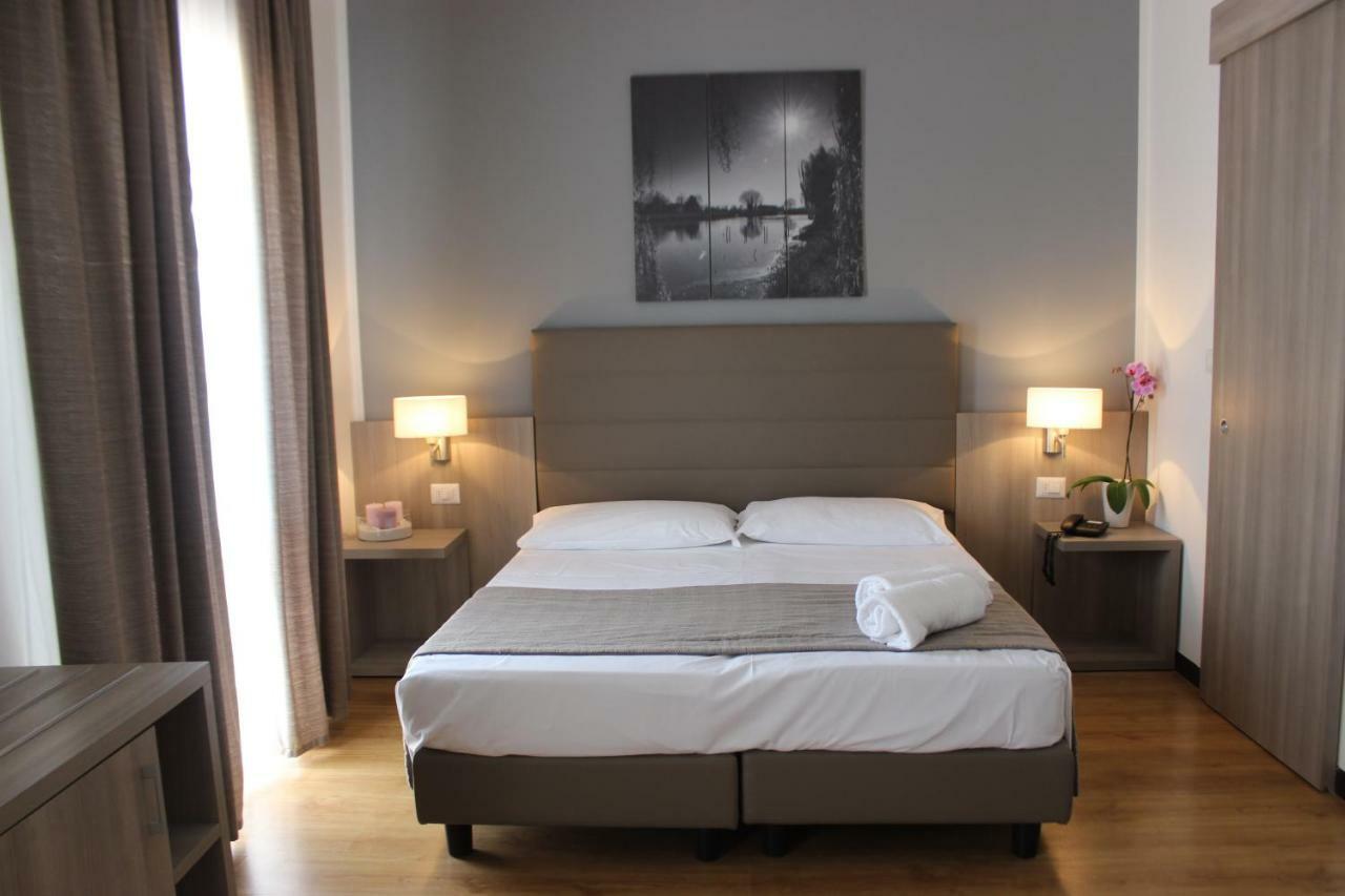 Deluxe Double or Twin Room with Sea View