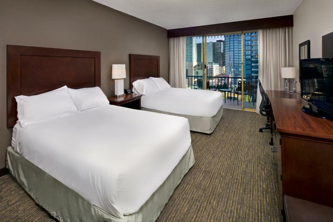2 Double Beds Superior Room Skyline View Non-Smoking