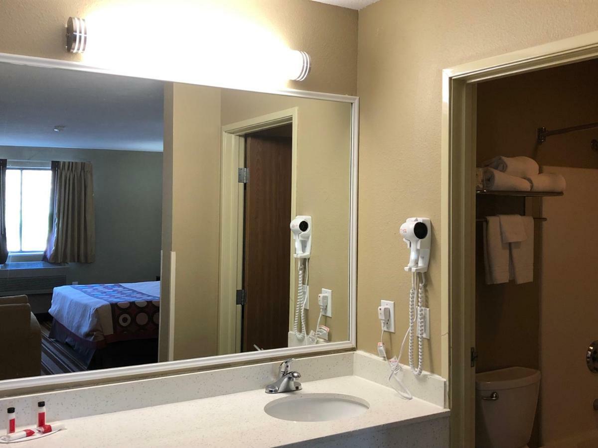 King Room - Non-Smoking