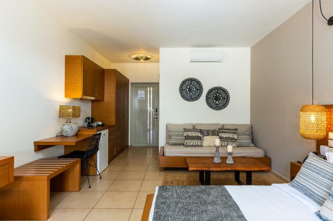 Standard Room with Pool or Mountain View