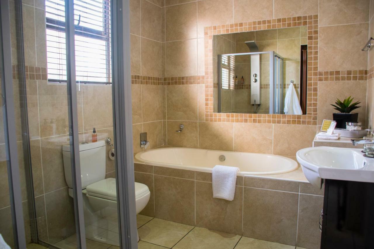 Double Room,1765771637:JPEG