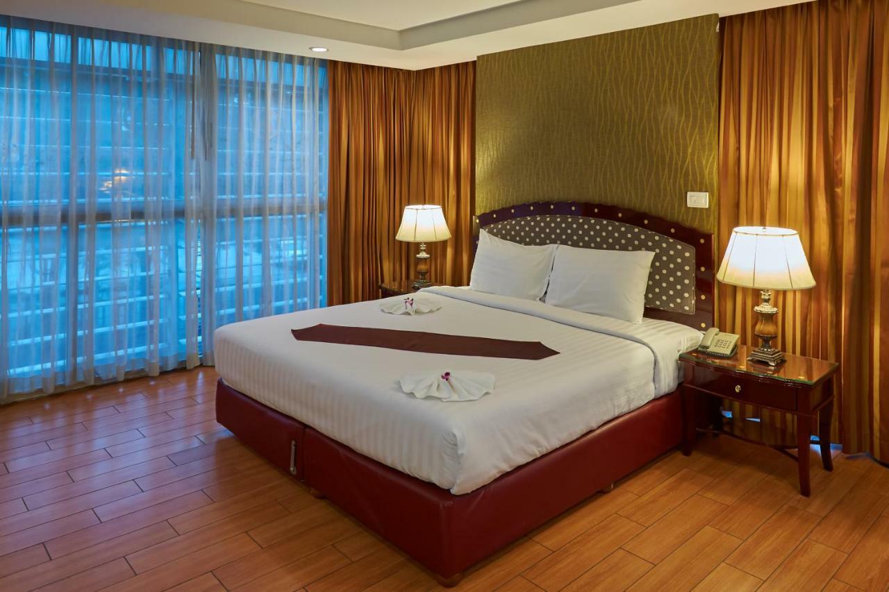 Deluxe King Room