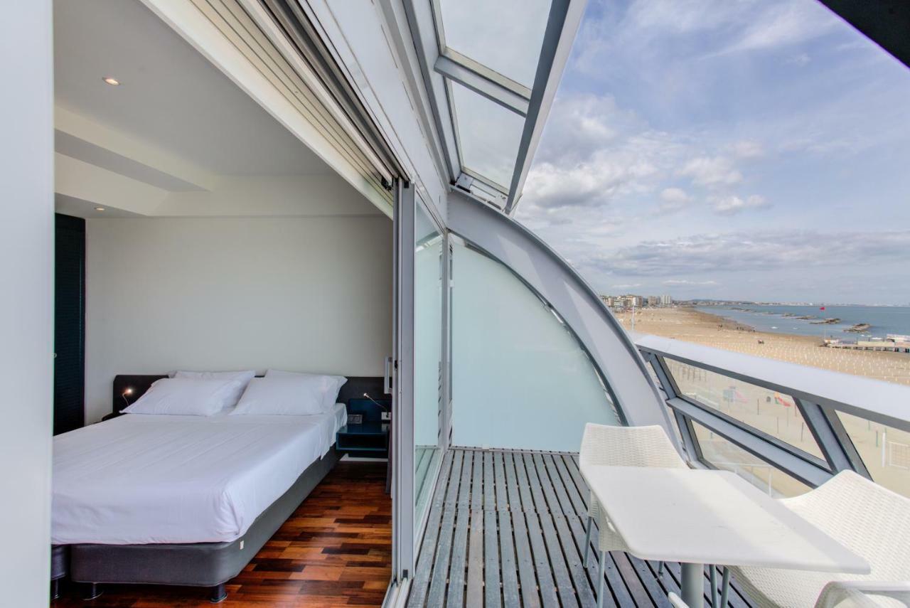 Standard Triple Room with Sea View and balcony