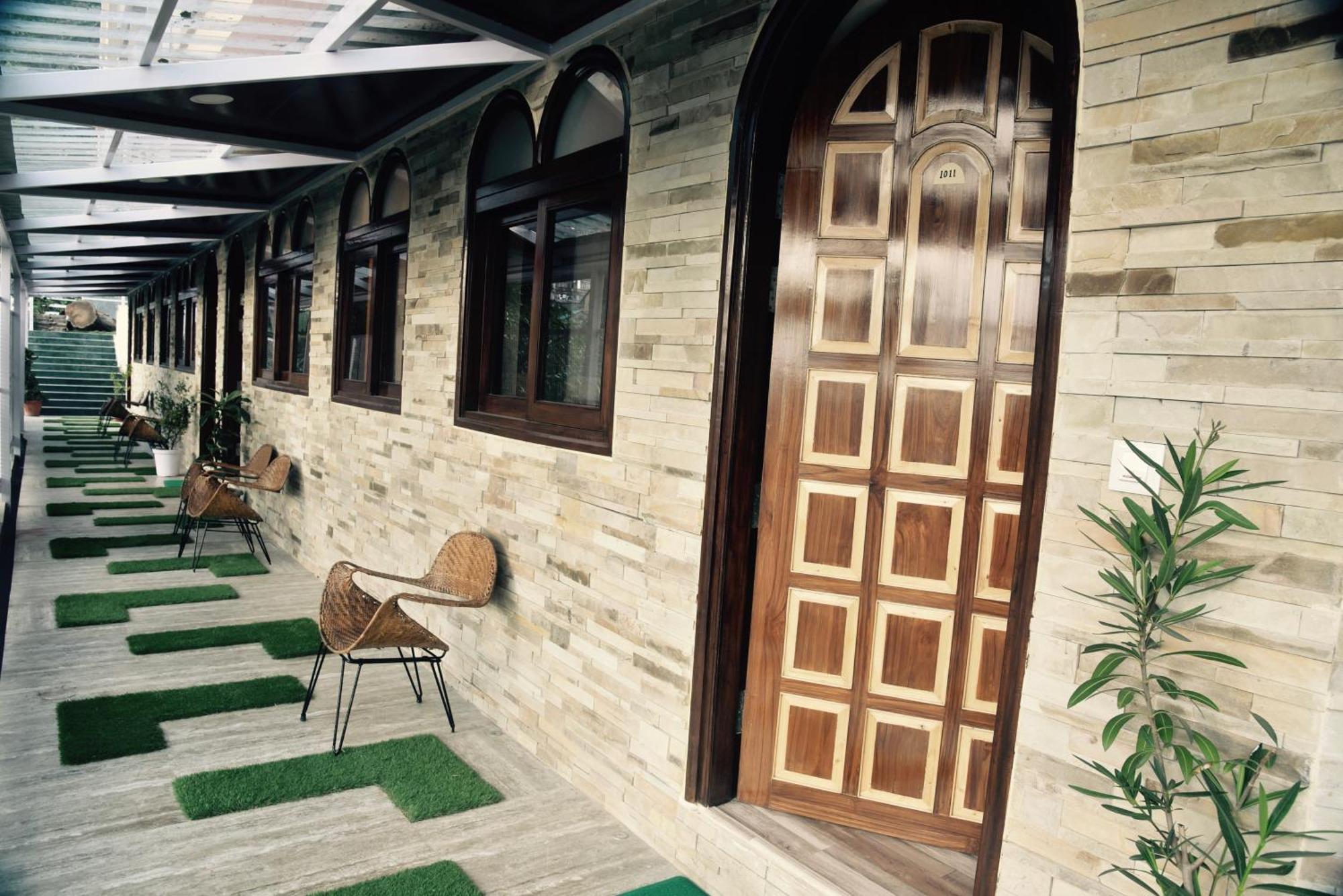 Premium Rooms with Kitchenette - 10% discount on spa & laundry, Complimentary Happy Hours 1+1