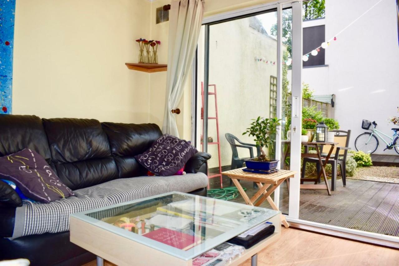Zweibettzimmer mit Etagenbett und Gemeinschaftsbad