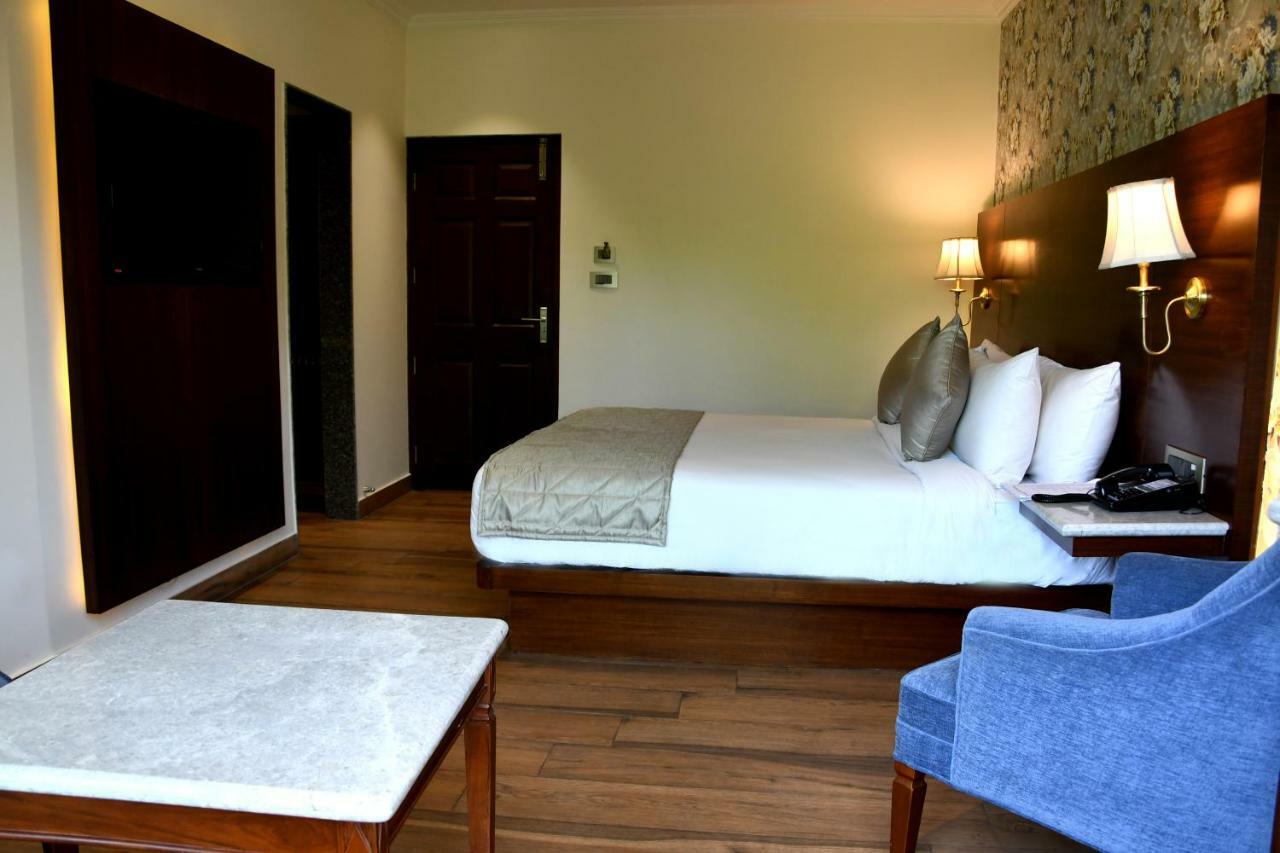 Queen Room with Garden View
