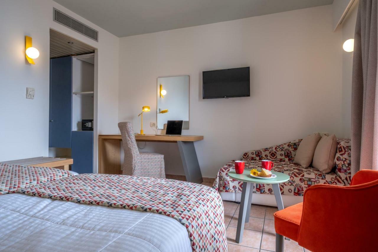 Chambre Double - Vue sur Piscine