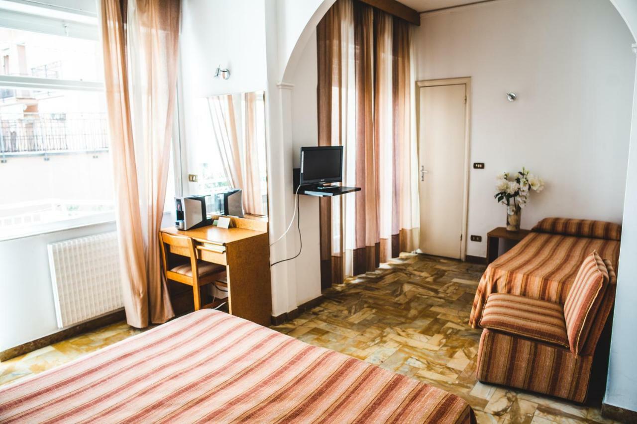 Dreibettzimmer mit Balkon