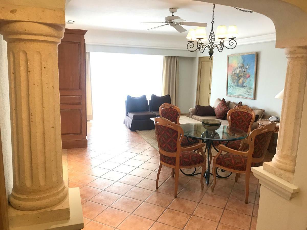 Parlor Suite Free WiFi Breakfast Included