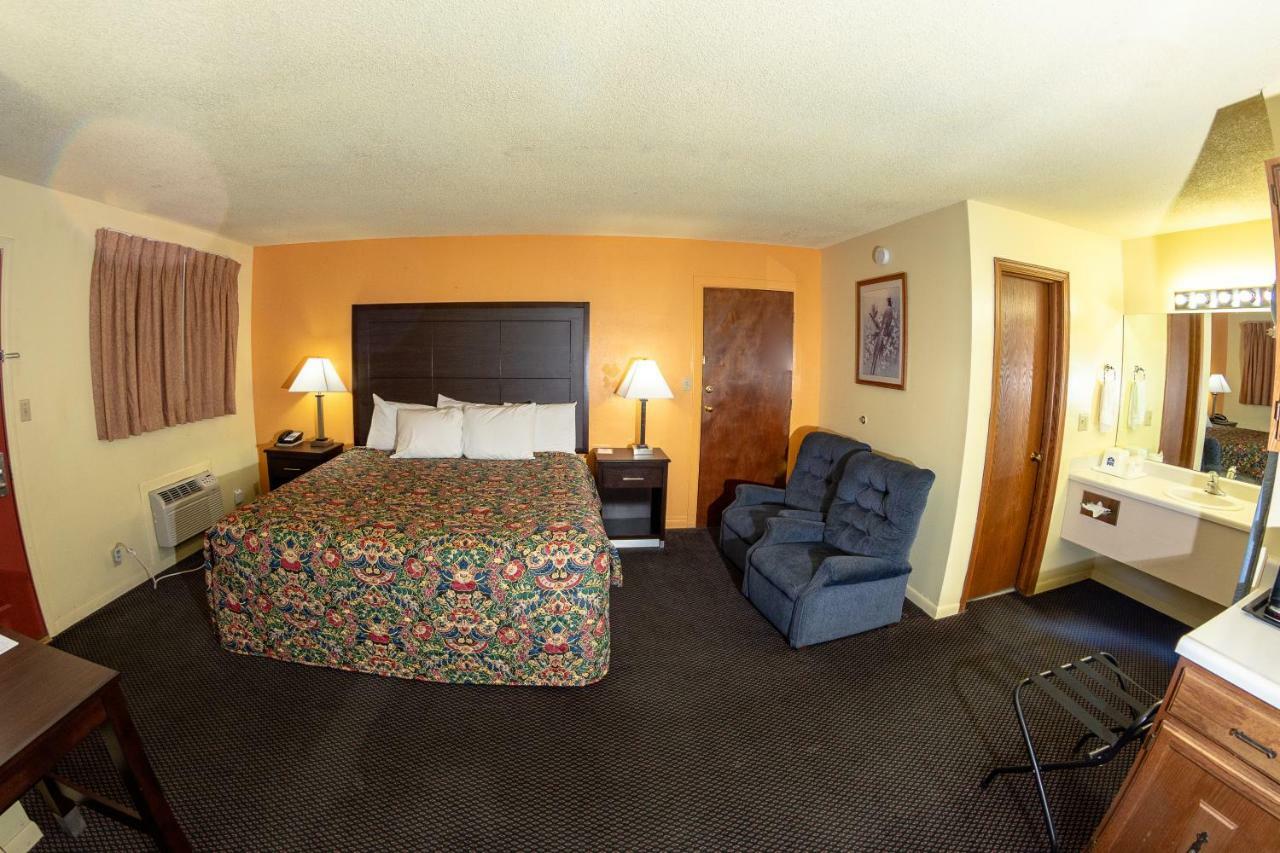 Deluxe King Suite