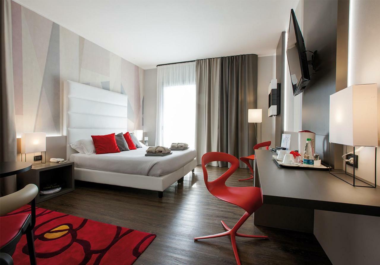 Deluxe King Room with Spa Access