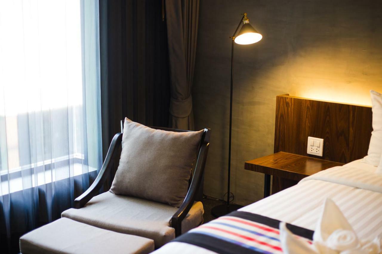 Deluxe King Room with Pool View