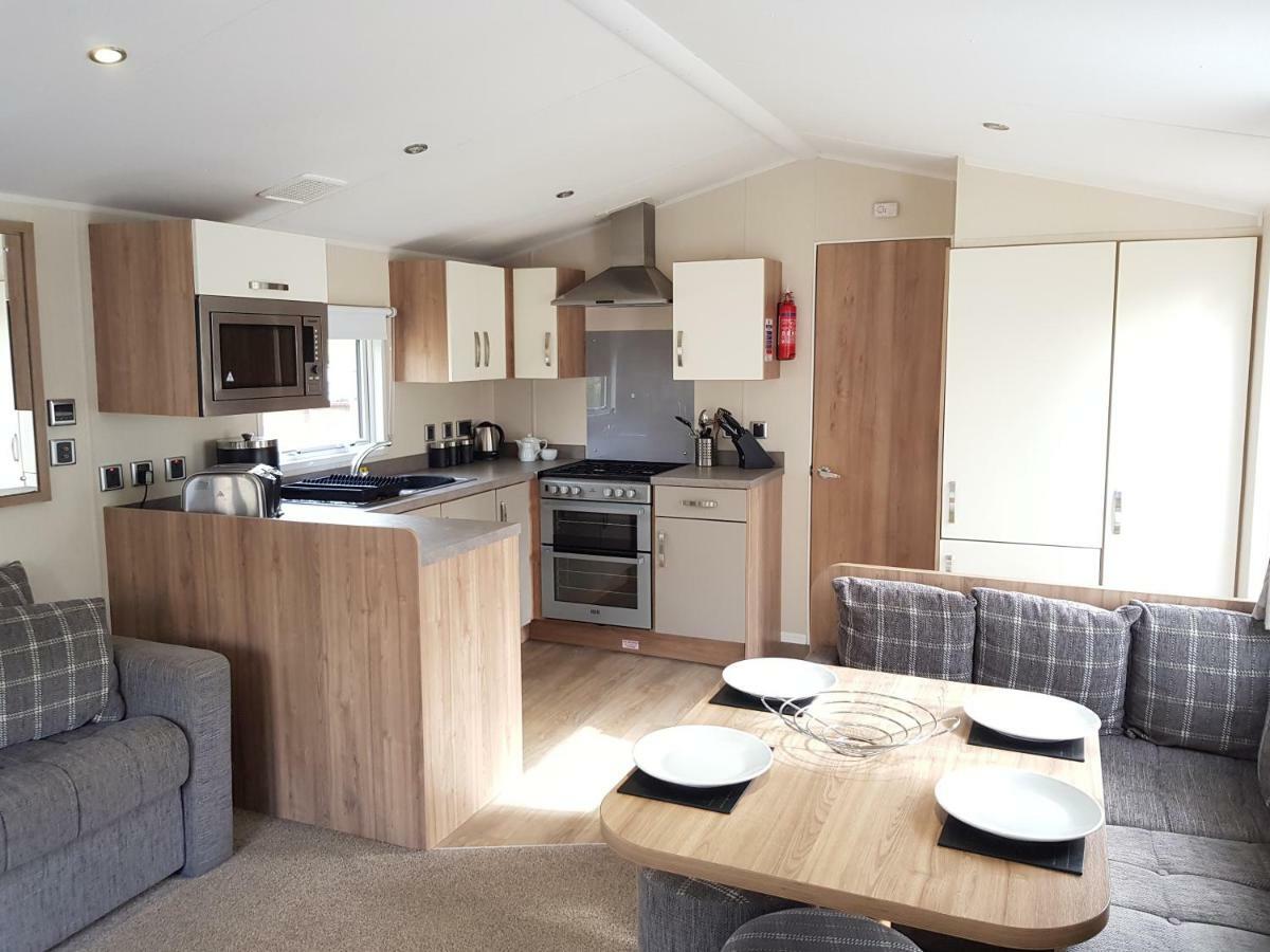 2 Bedroom Gold Caravan Lodge