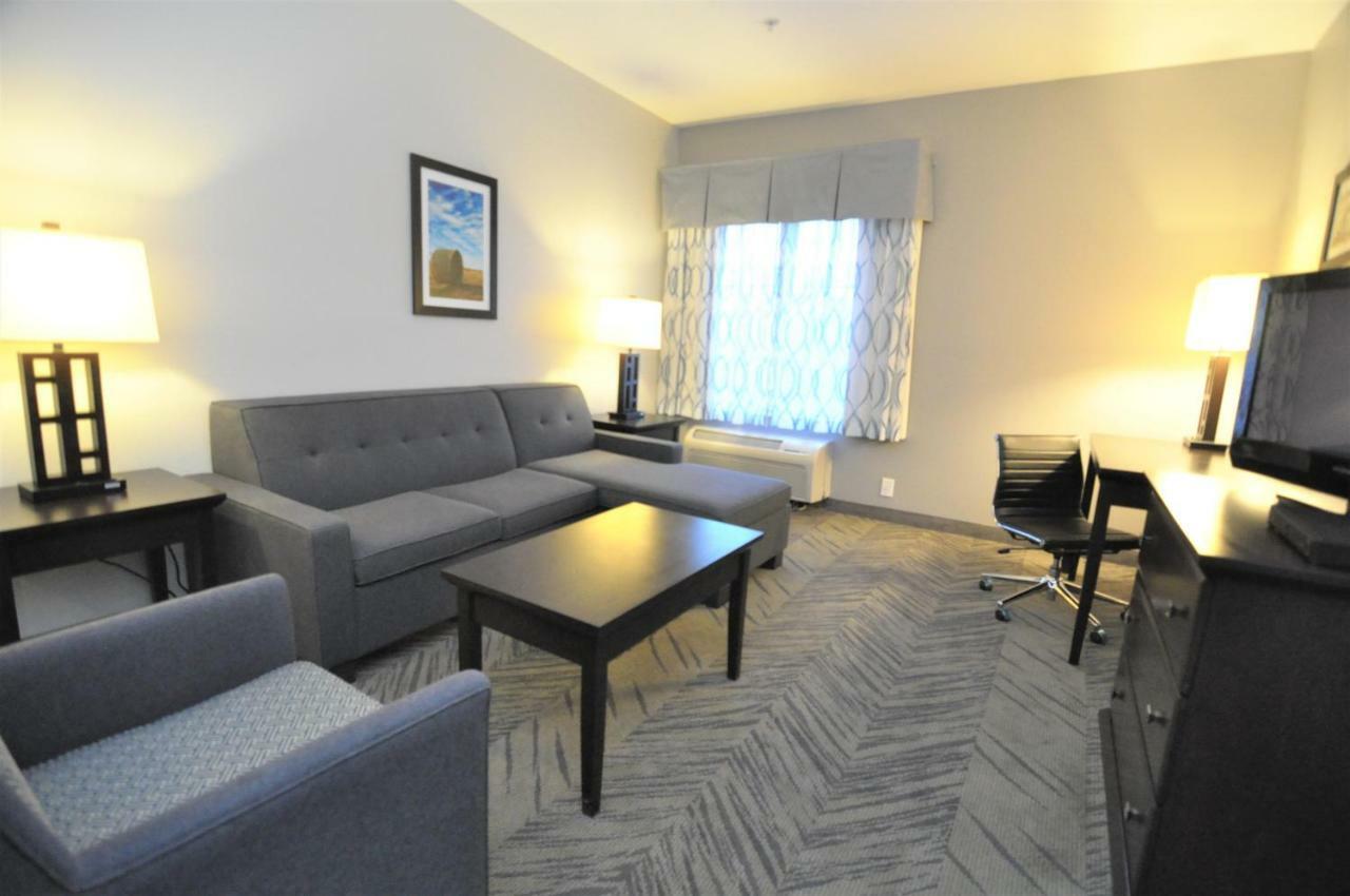 Deluxe King Suite