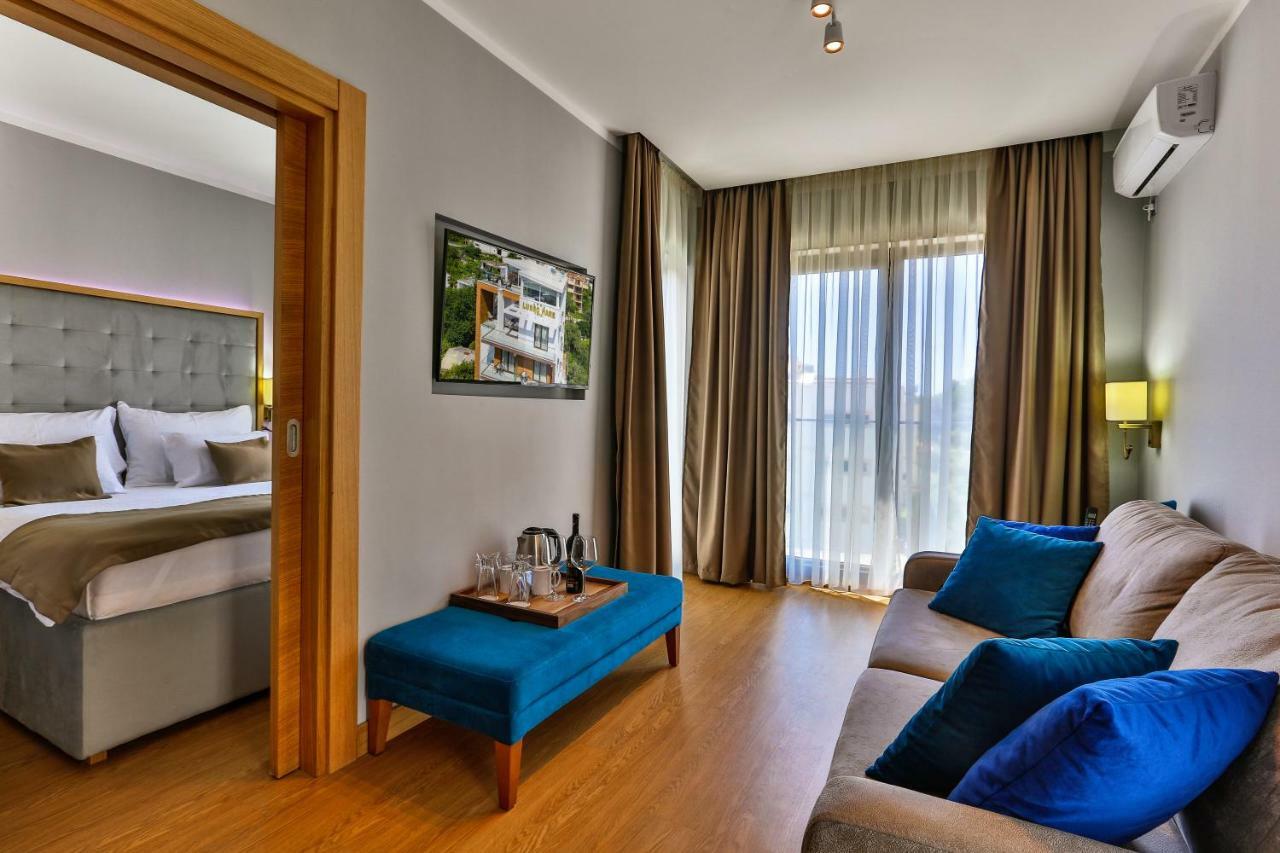 One-Bedroom Apartment with Sea View