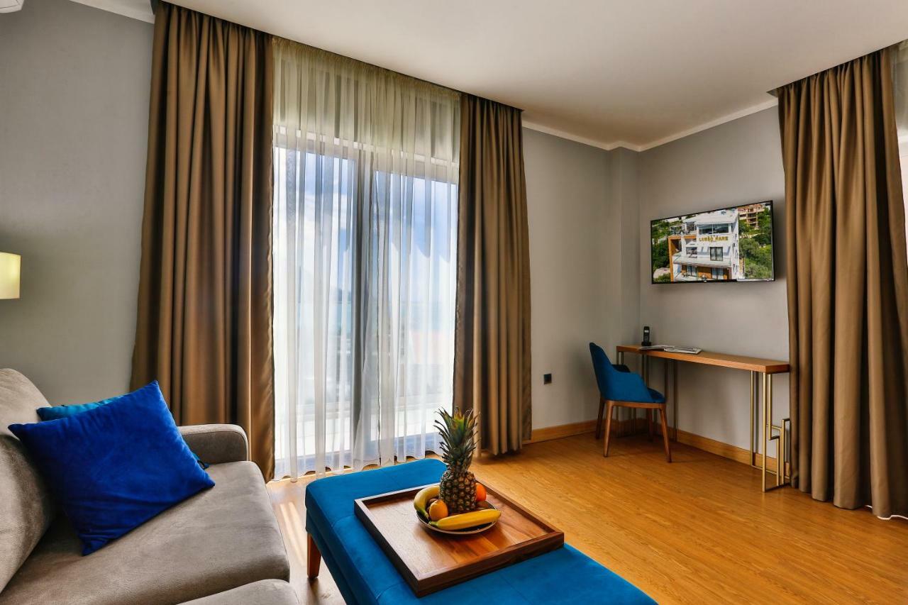Deluxe Suite with Sea View