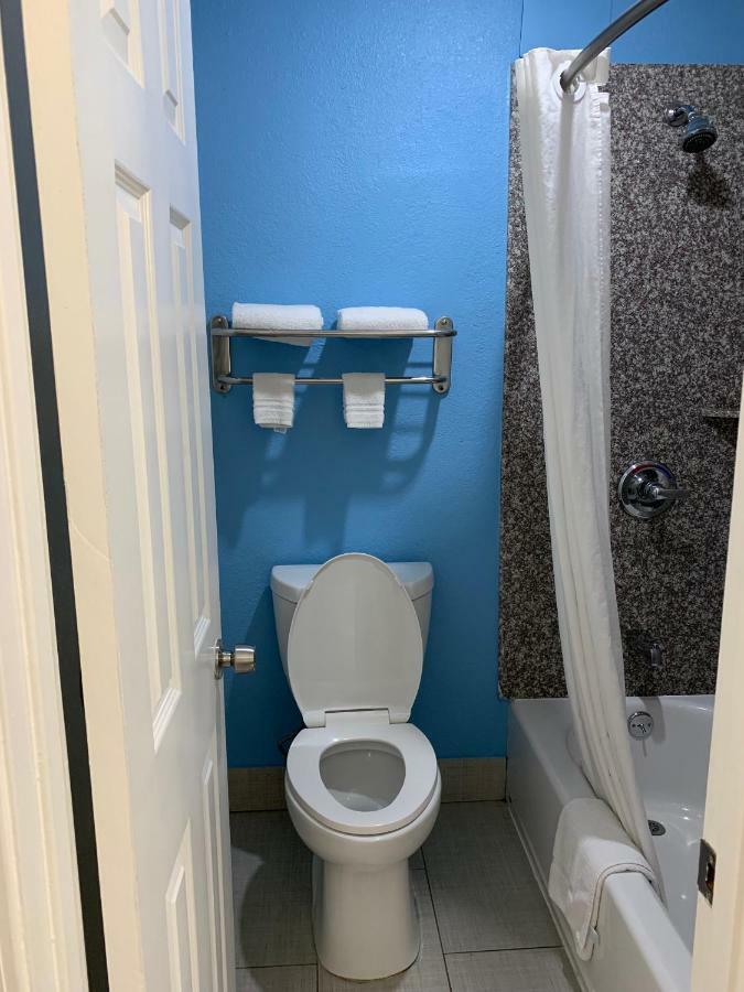 King Room - Mobility/Hearing Access w/ Tub/Non-Smoking