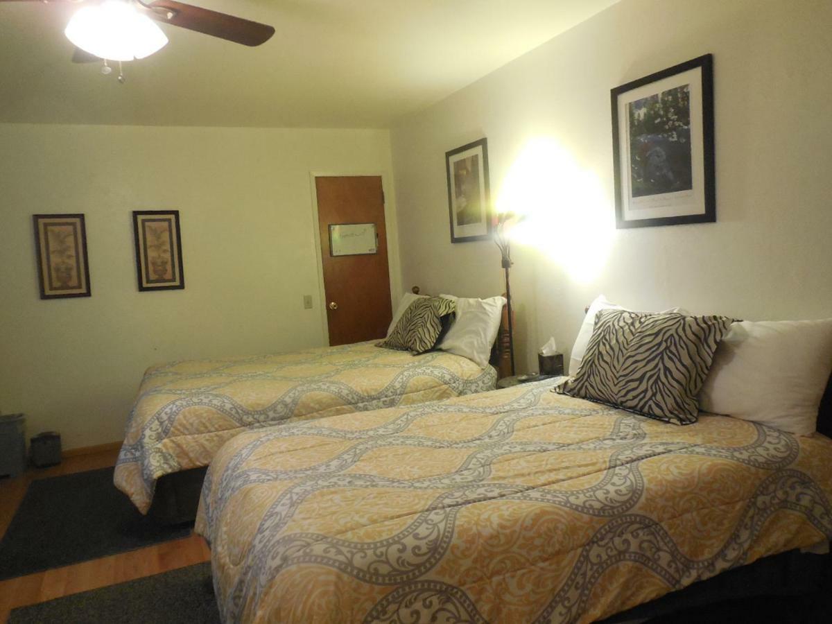 Deluxe Queen Room with Two Queen Beds