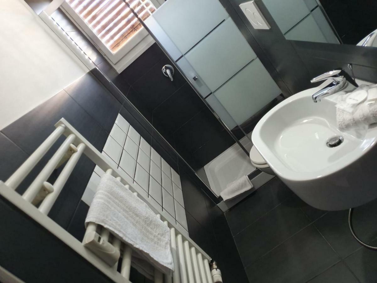 Single Room,806985090:JPEG