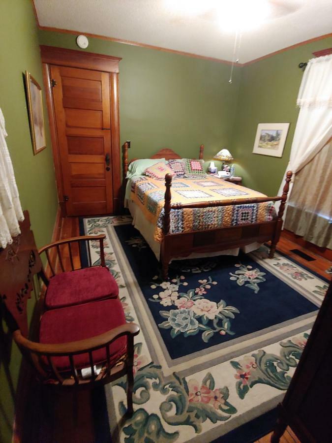 Deluxe Double Room Shower