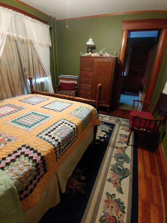 Deluxe Double Room Shower