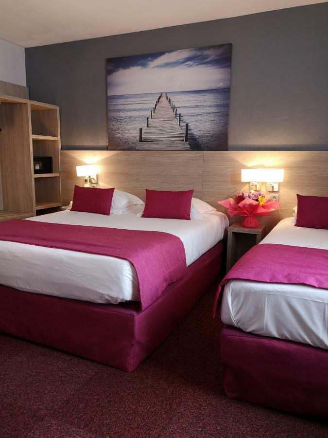 Chambre Triple (1 Lit Double et 1 Lit Simple)