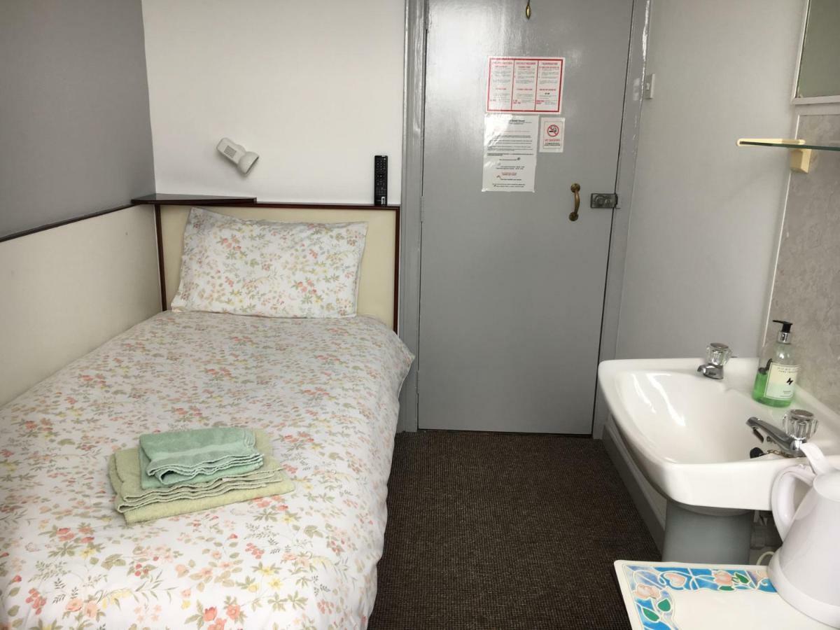 Single Room,807821484:JPEG
