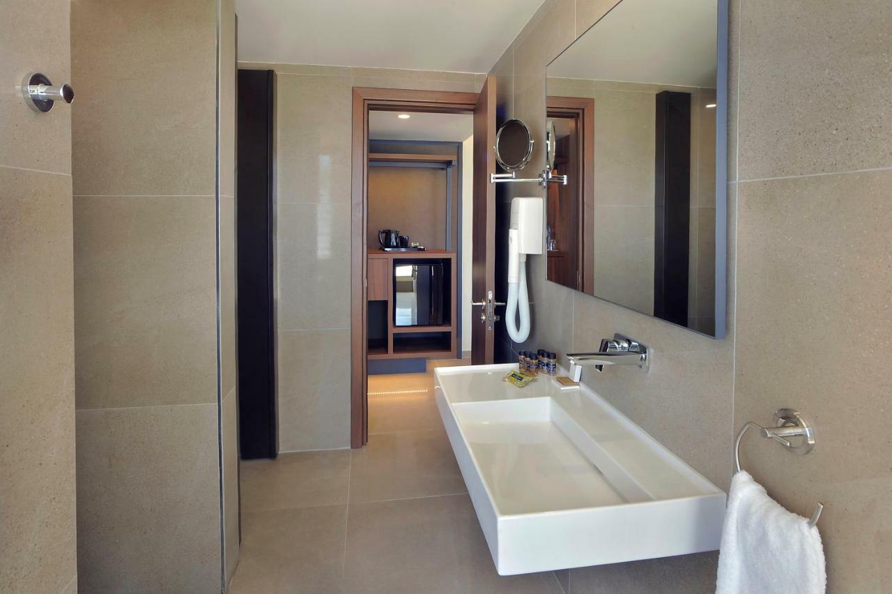 Luxury Suite Sea View & Indoor or Outdoor Spa Bath