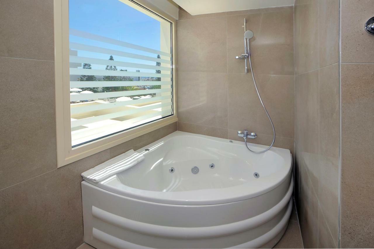 Luxury Suite Sea View & Indoor or Outdoor Spa Bath