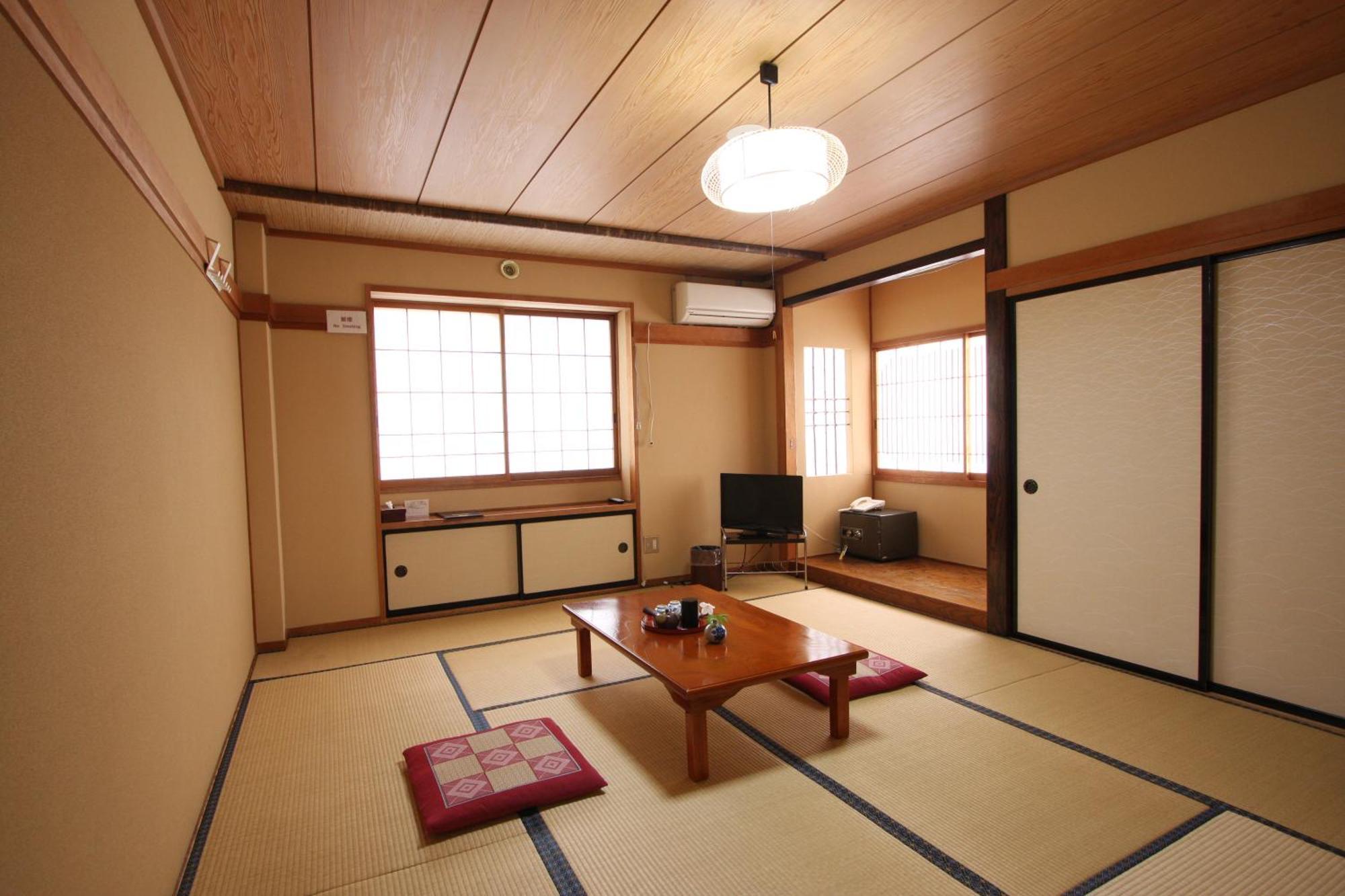 Japanese-Style Quadruple Room with Shared Bathoom