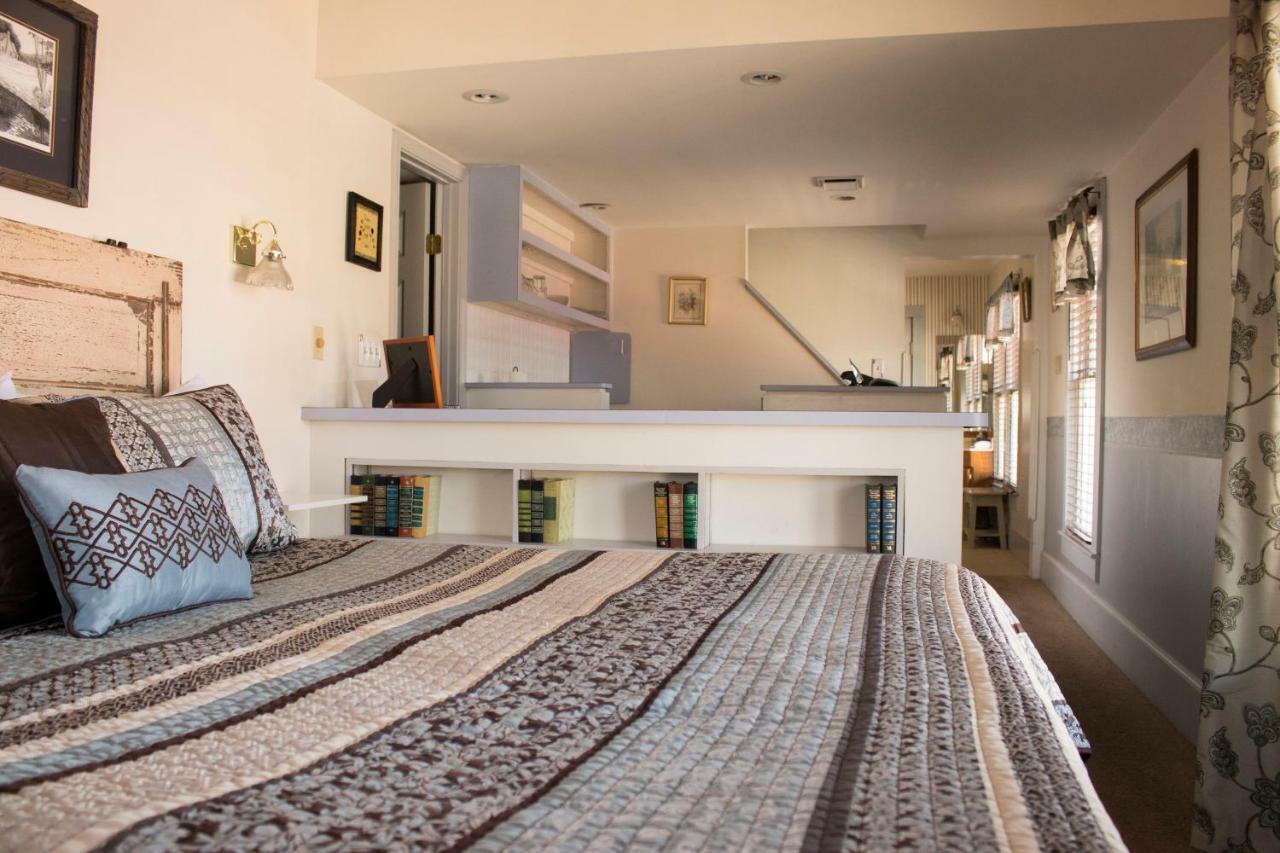 Deluxe King Suite