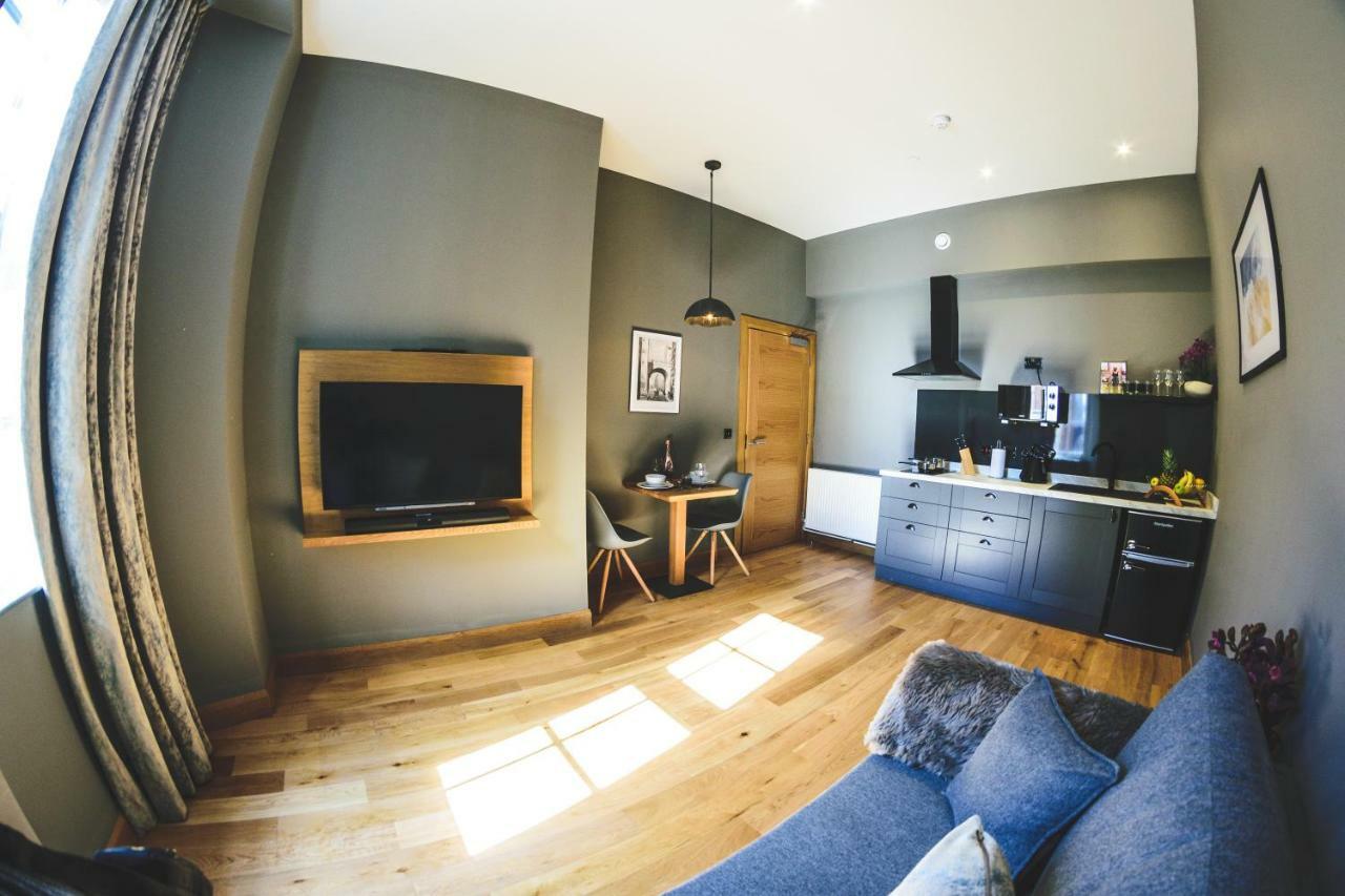 One-Bedroom Apartment,811976394:JPEG