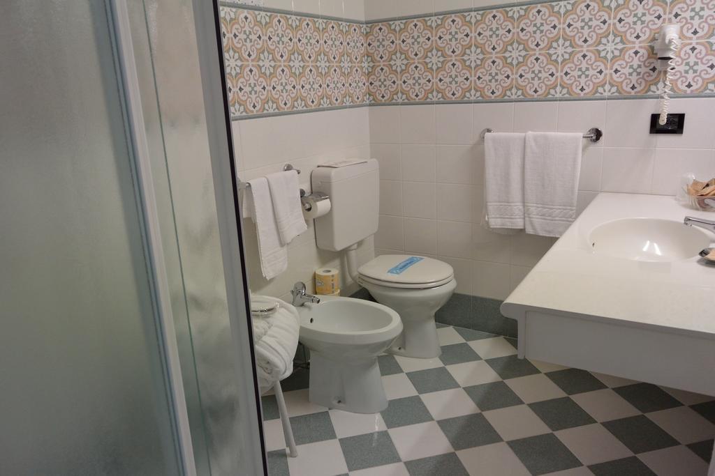 Small Single Room with Terrace