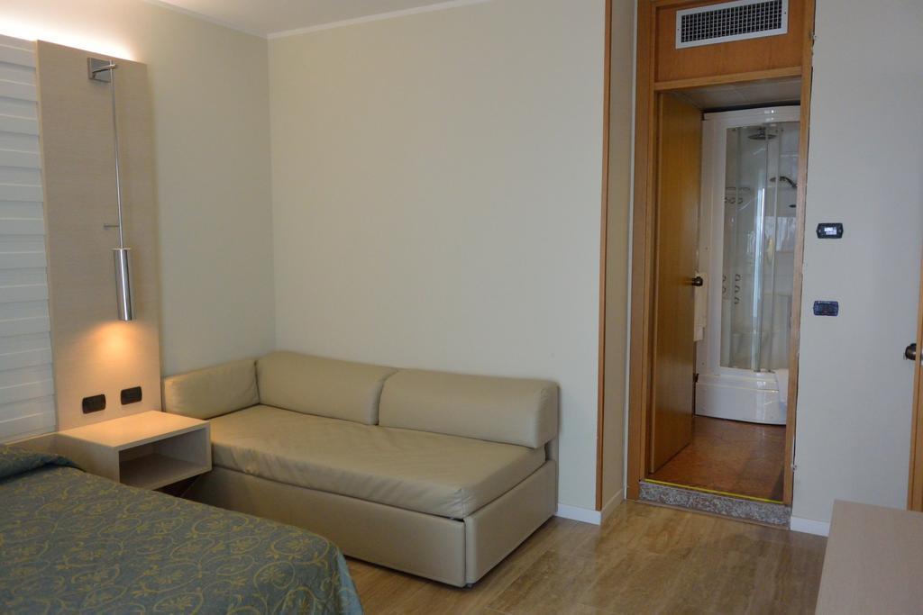 Two Connecting Double Rooms with Sea View