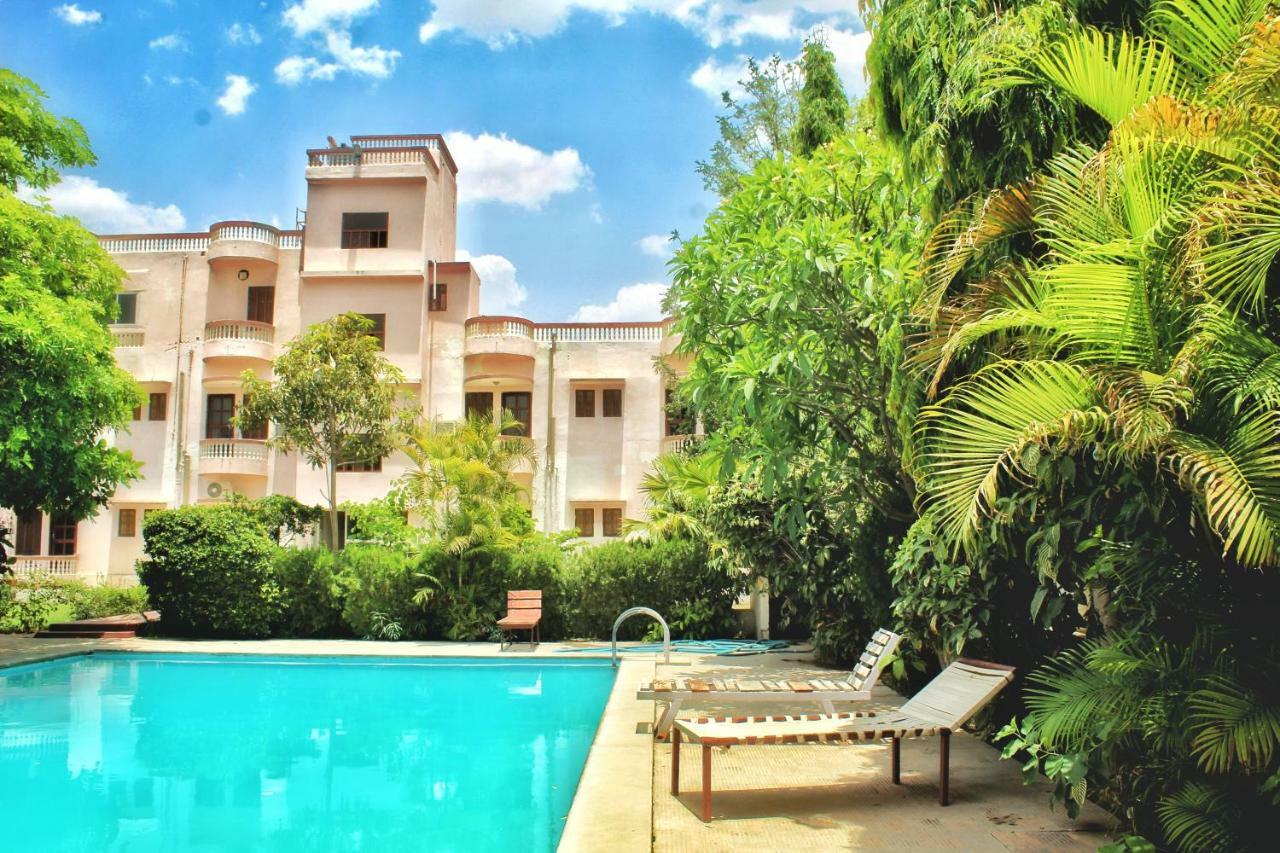 Queen Room with Pool View