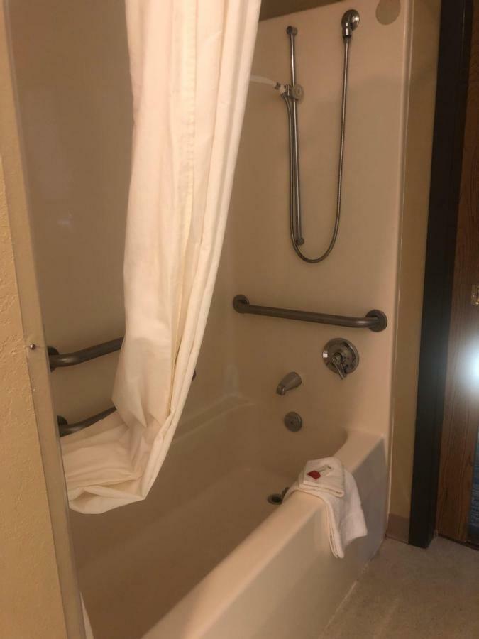 Queen Room - Disability Access - Non-Smoking