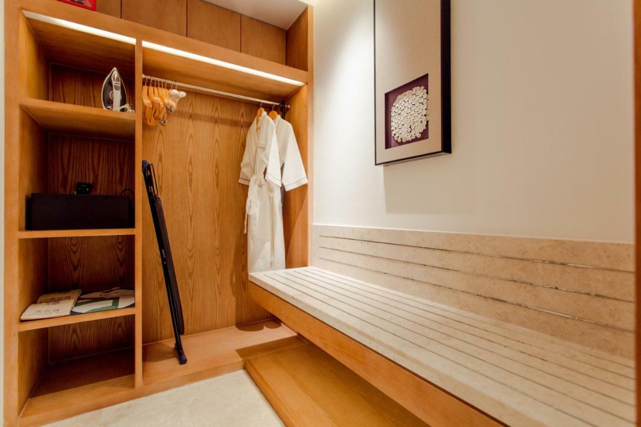 Deluxe Suite with Sea View