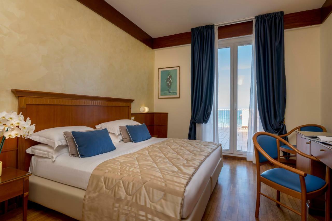 Double or Twin Room with Terrace