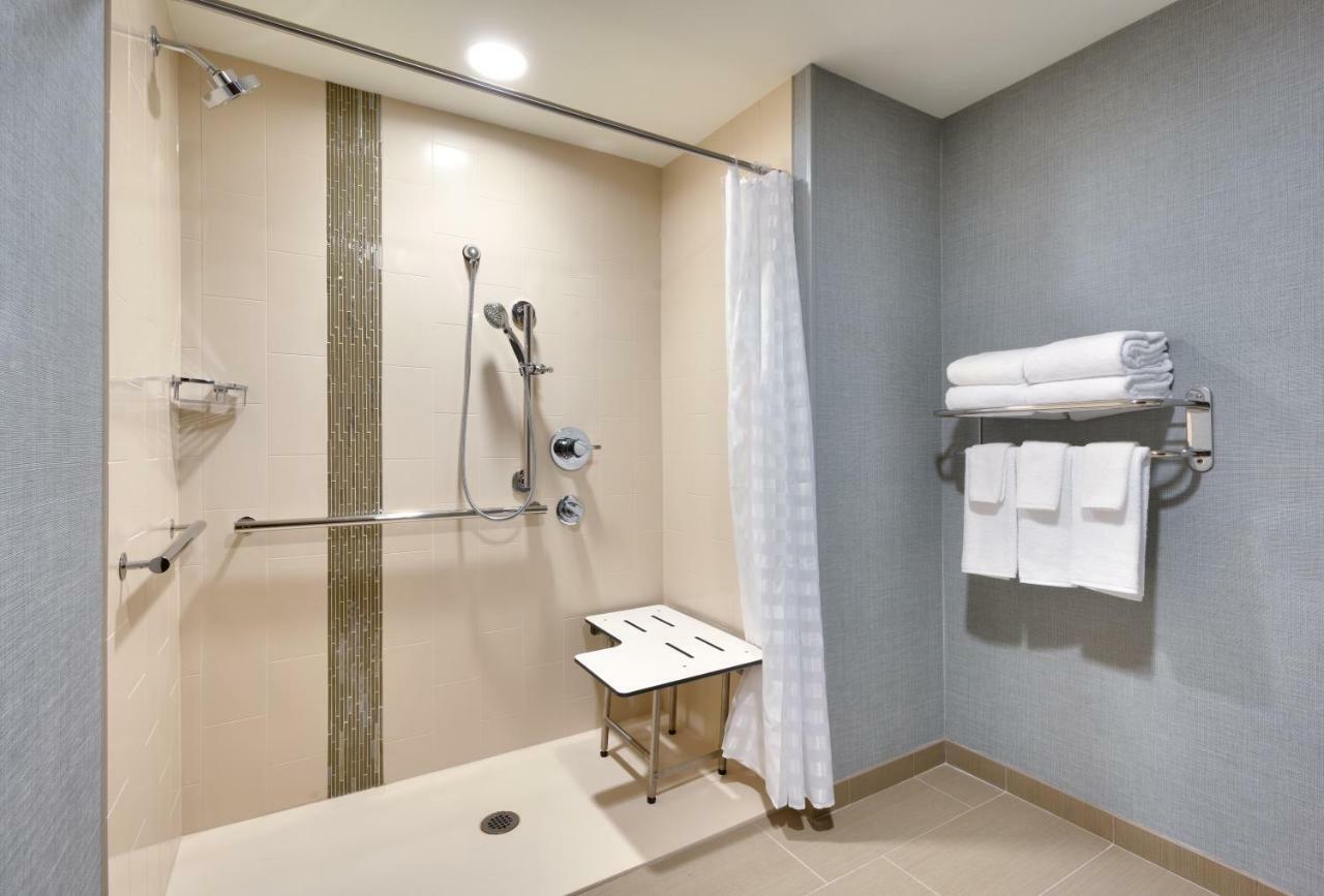 Queen Room Two Queen Beds Sofa Bed Tub Disability Access