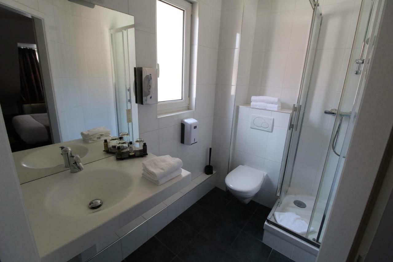 Double Room Shower,813341526:JPEG