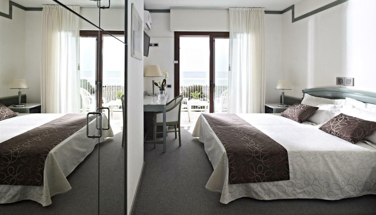 Tweepersoonskamer met 1 of 2 Bedden en Uitzicht op Zee