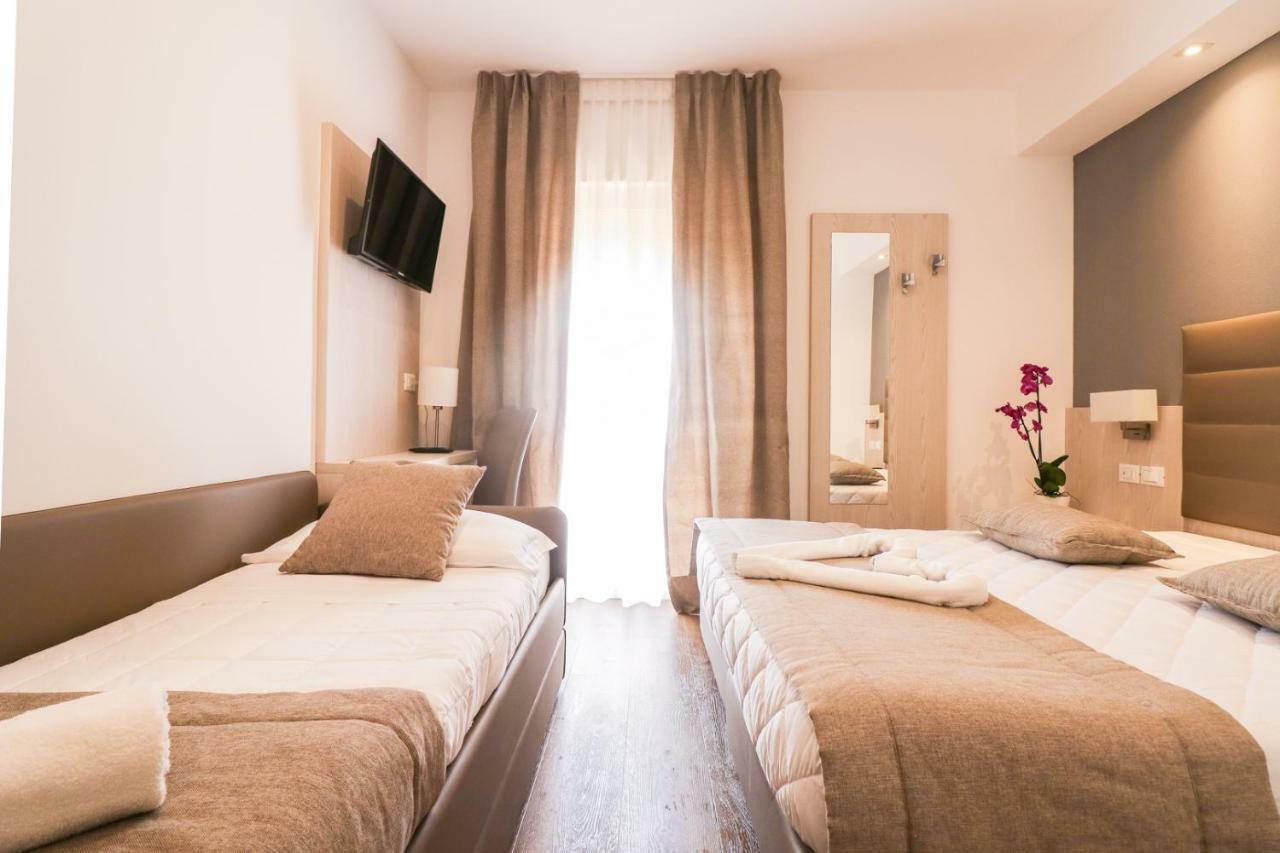 Triple Room with Partial Sea View