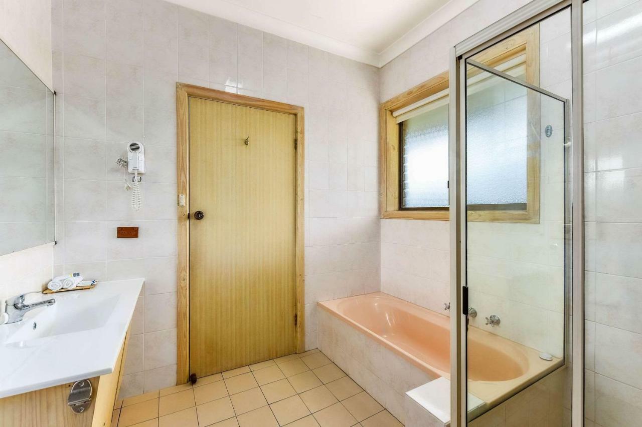 Standard Twin Suite