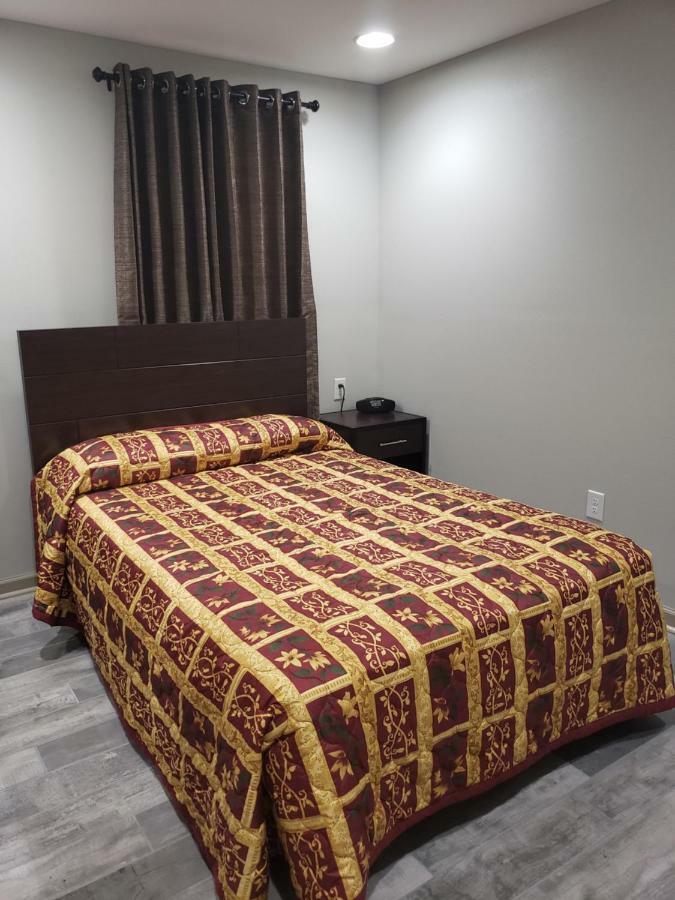 One Bed - Non-Smoking