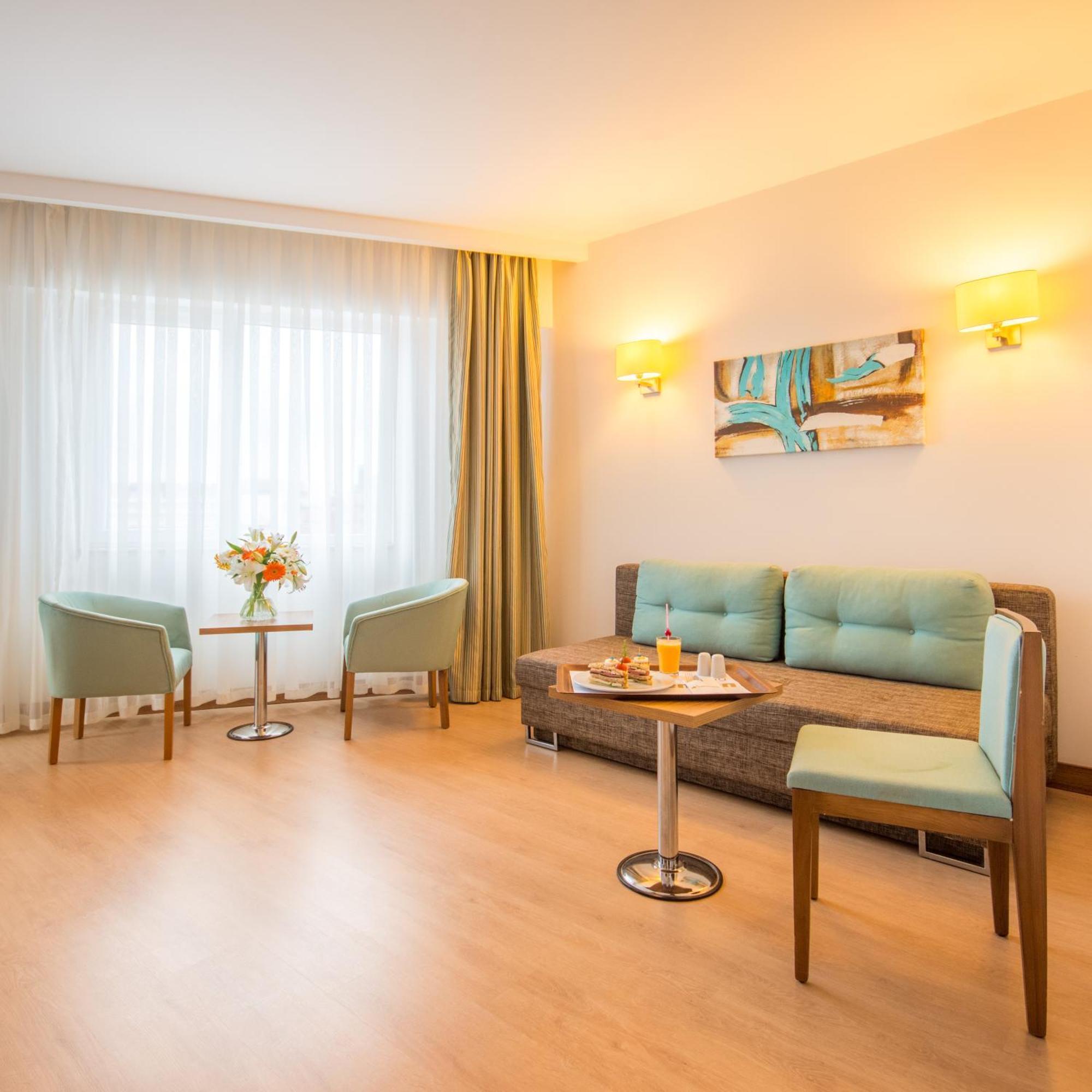 Family Elite,1275186853:JPEG