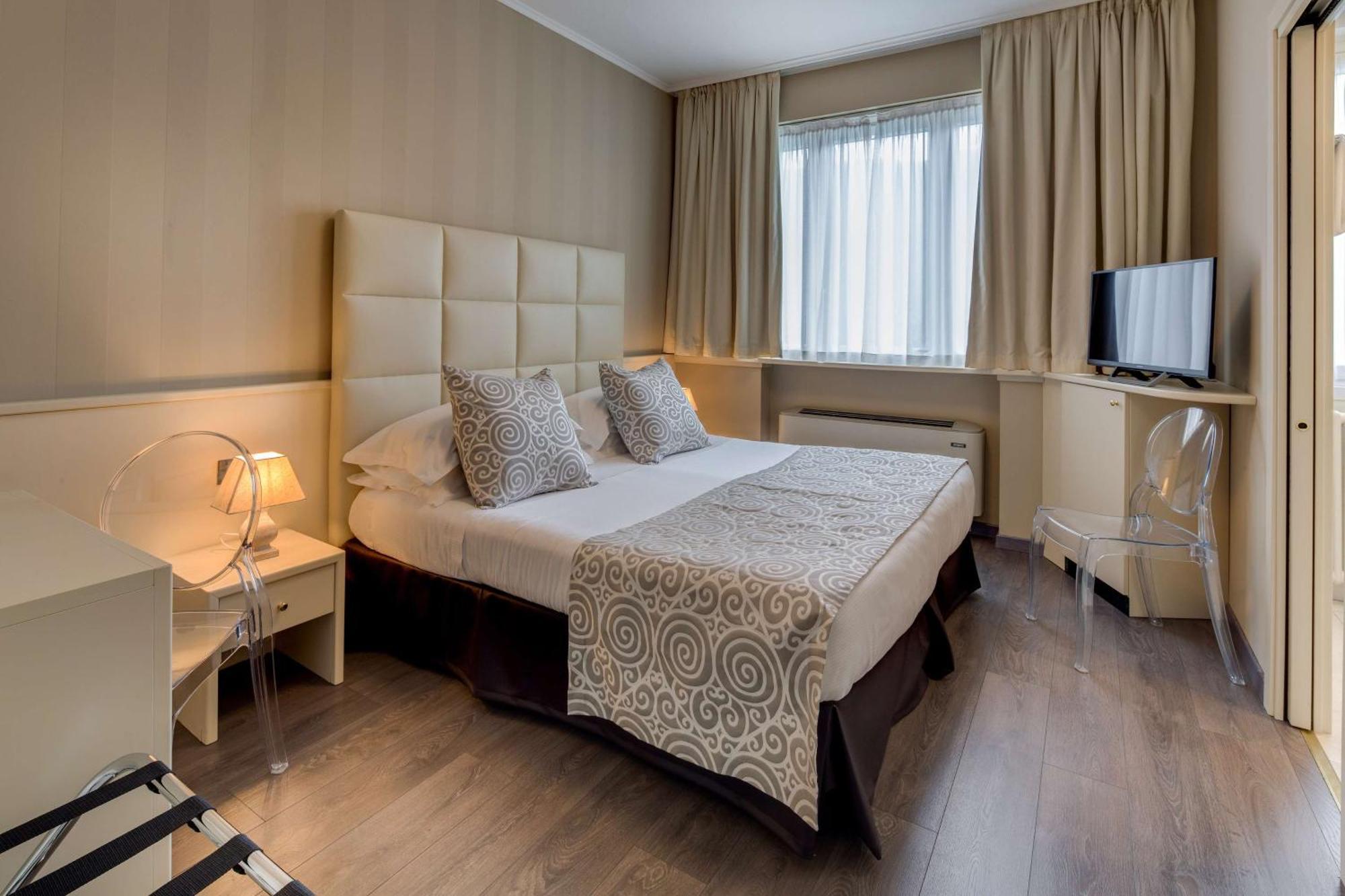 Standard Queen Room