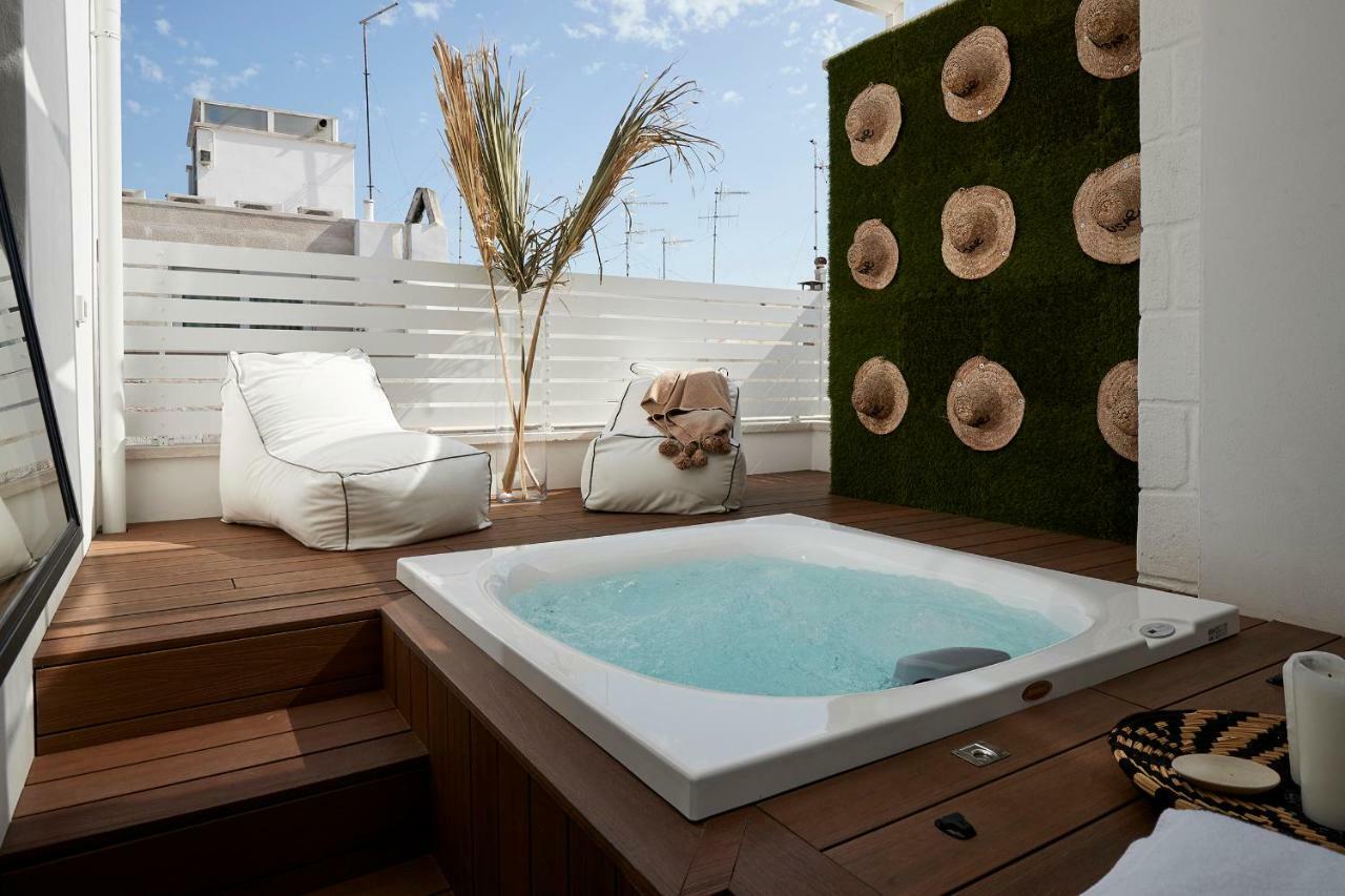 Suite with Hot Tub