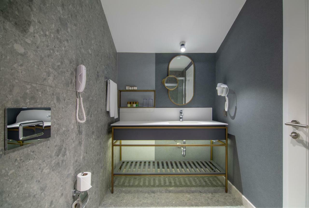 Family Room,815433860:JPEG