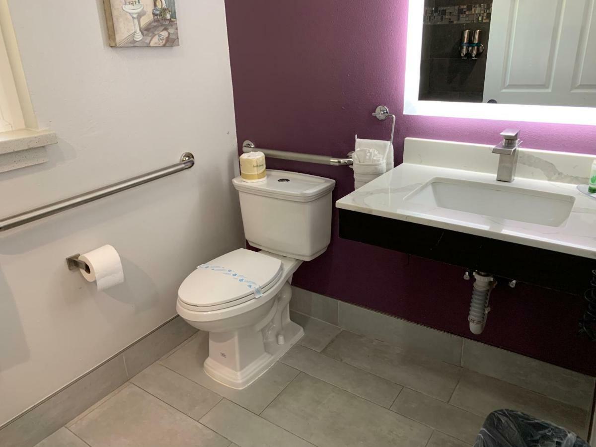 Queen Room - Disability Access/Non-Smoking