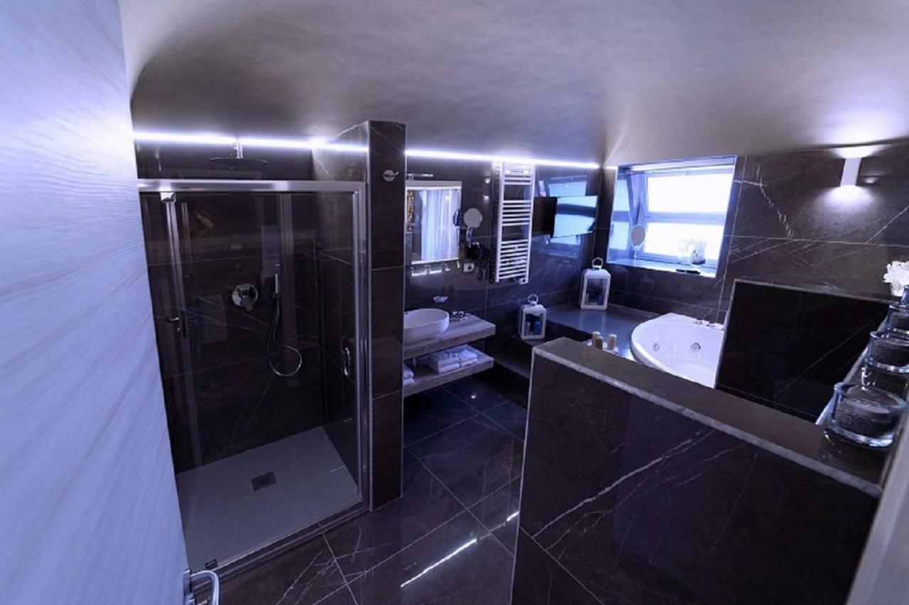 Suite with Spa Bath